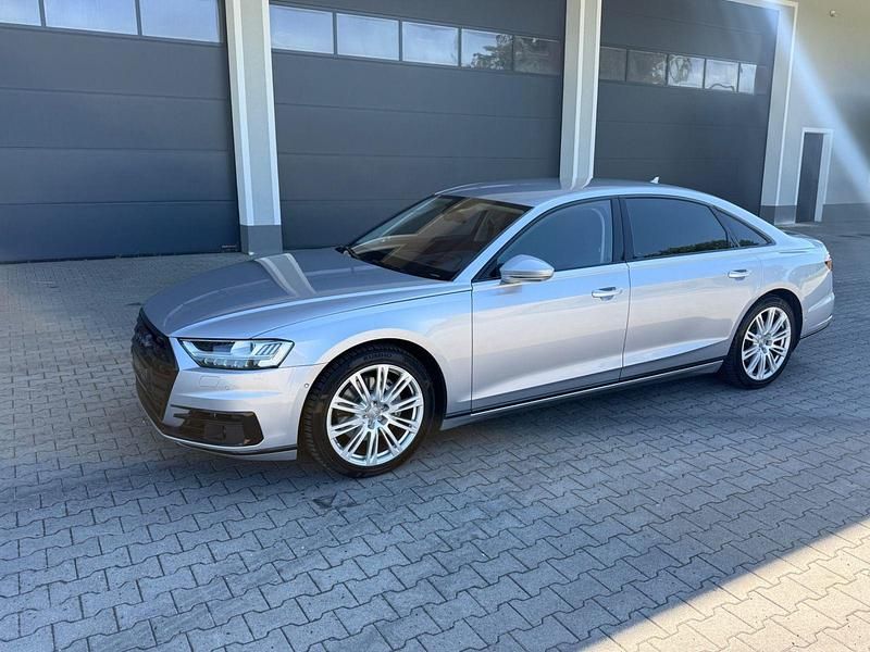 Silber Gebraucht 2019 Audi A8L Ambiente Limousine | 43.200 € (Guter Preis) - Bild 1/4