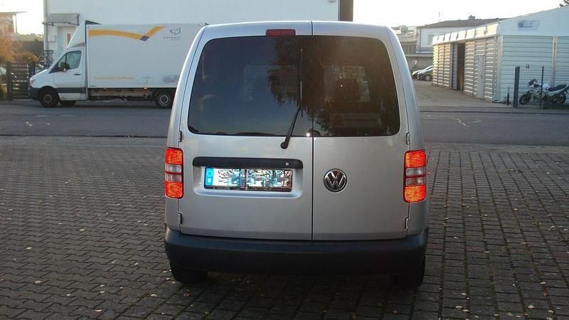 Second-hand VW Caddy 102 CP (75 kW) 2014 Argintiu Monovolum
