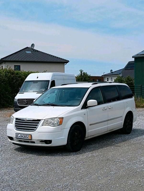 Weiß Gebraucht 2010 Chrysler Grand Voyager Van / Kleinbus | 2.500 € (Guter Preis) - Bild 1/4