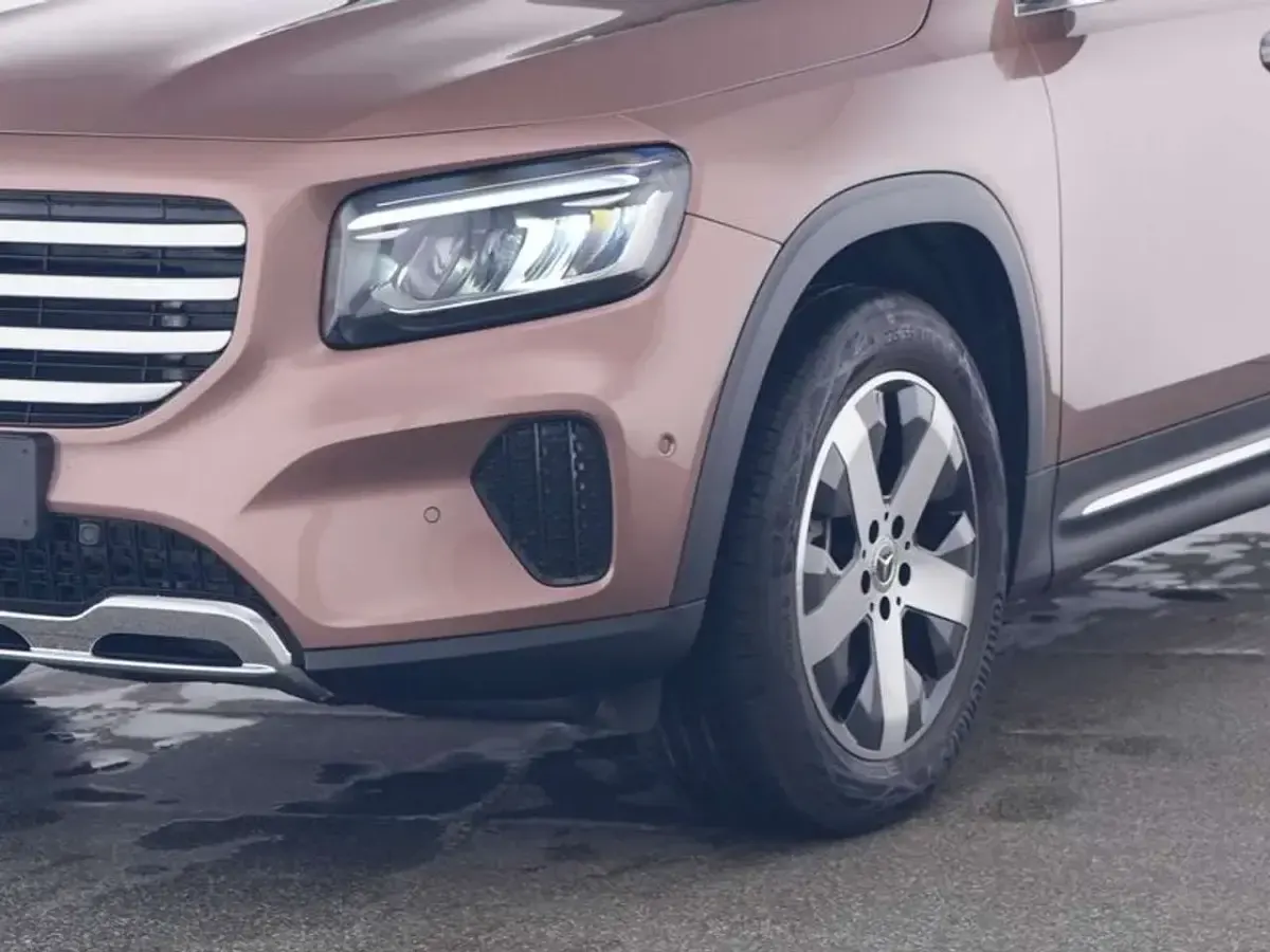 Gebraucht Mercedes GLB250 Advanced Plus 224 PS (164 kW) 2024 Gold rosgold SUV