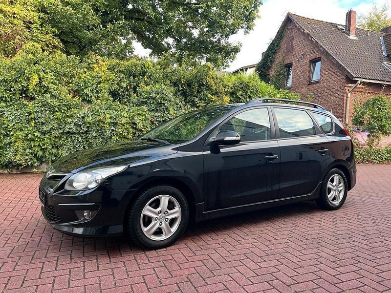 Schwarz Gebraucht 2012 Hyundai i30 Kombi | 1.250 € (Superpreis) - Bild 1/4