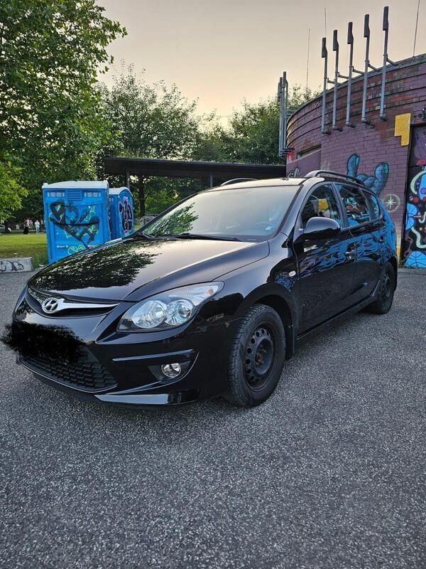 Schwarz Gebraucht 2011 Hyundai i30 Kombi | 3.600 € (Fairer Preis) - Bild 1/4