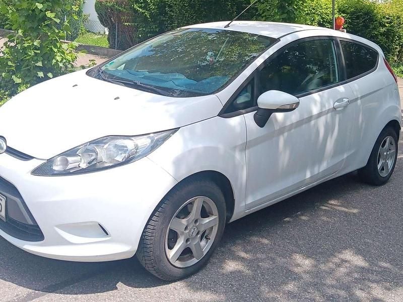 Weiß Gebraucht 2009 Ford Fiesta Ambiente Kleinwagen | 2.800 € (Fairer Preis) - Bild 1/4