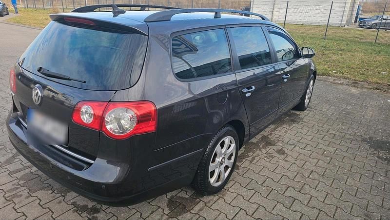 Gebraucht VW Passat 102 PS (75 kW) 2007 Andere farben Limousine