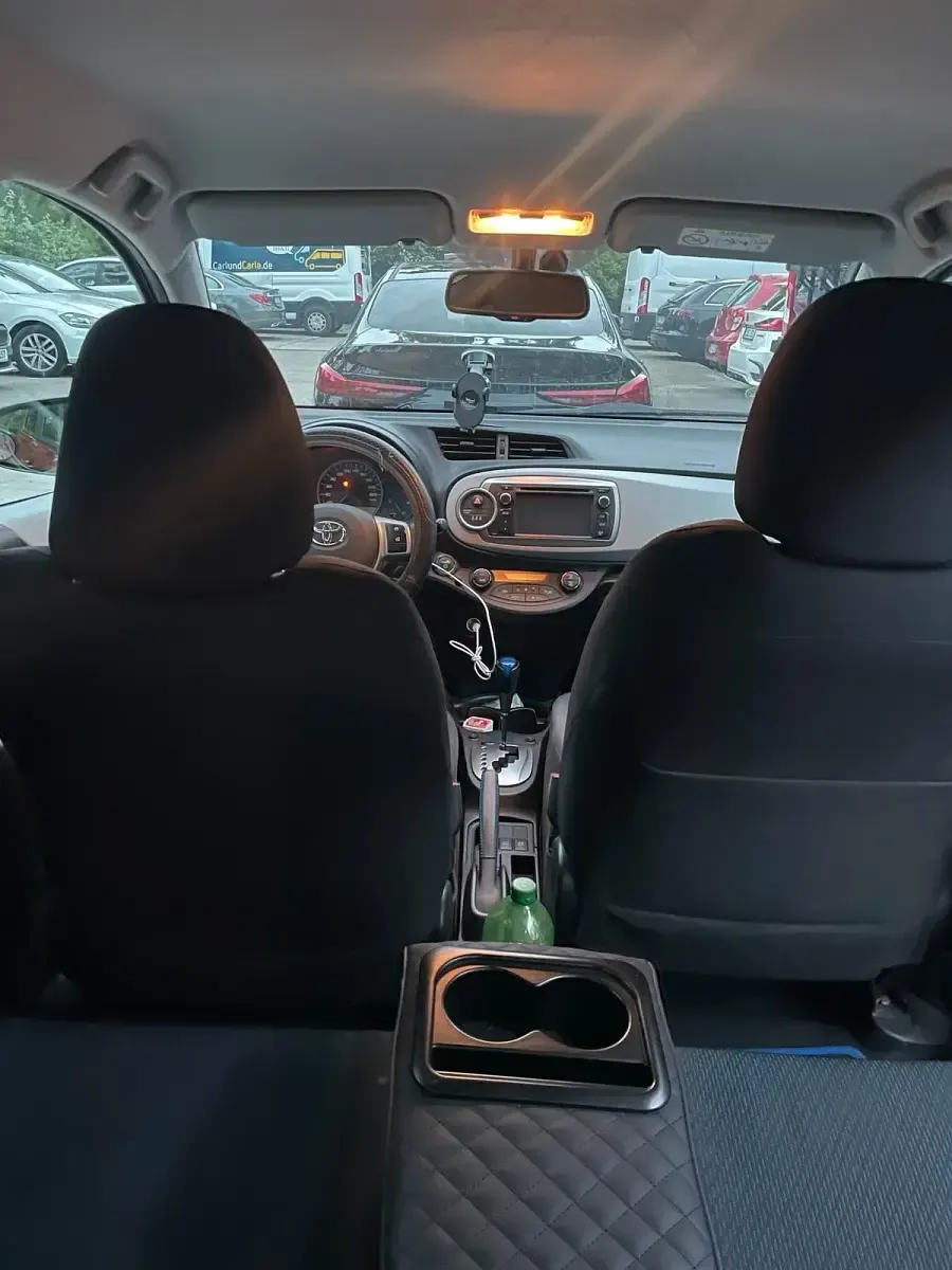 Gebraucht Toyota Yaris Hybrid 116 PS (85 kW) 2014 Rot Kleinwagen
