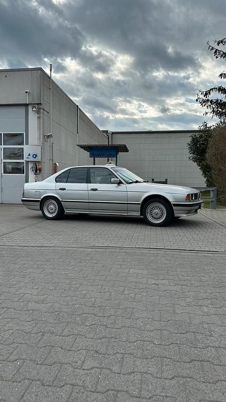 Silber Gebraucht 1993 BMW 520 Basis Limousine | 4.450 € - Bild 1/4
