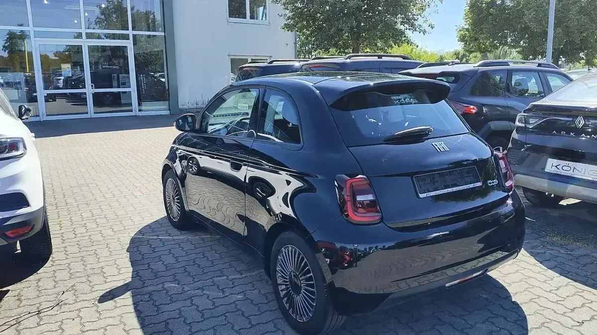 Gebraucht Fiat 500e 86 kW (118 PS) 2023 Onyx schwarz (10n) Kleinwagen