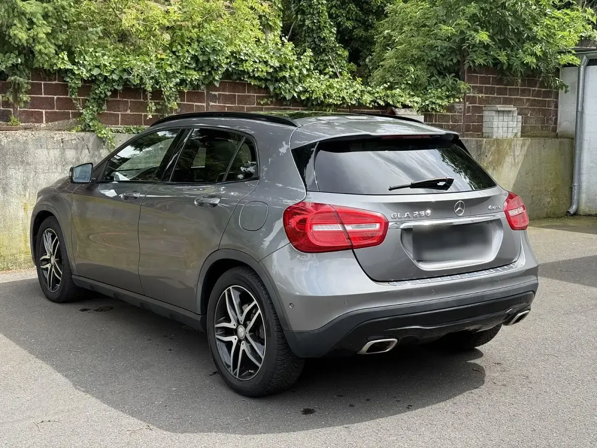 Gebraucht Mercedes GLA250 Urban 211 PS (155 kW) 2014 Grau SUV
