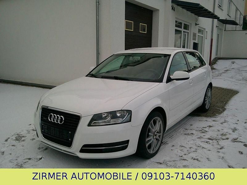 Weiß Gebraucht 2012 Audi A3 Attraction Limousine | 5.990 € (Etwas zu teuer) - Bild 1/4