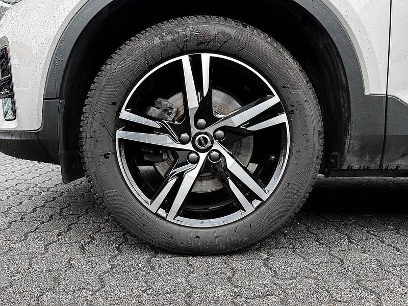 Gebraucht Volvo XC40 Plus 163 PS (119 kW) 2023 Bright dusk / metallic SUV