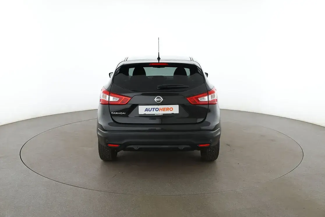 Gebraucht Nissan Qashqai N-Connecta 163 PS (119 kW) 2015 Schwarz SUV