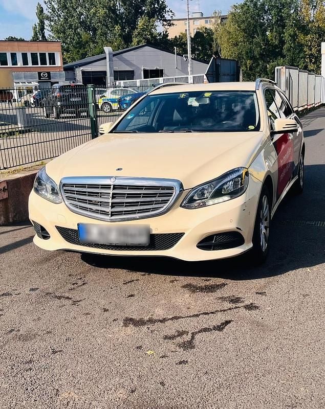 Gebraucht 2015 Mercedes E200 Kombi | 6.500 € - Bild 1/4
