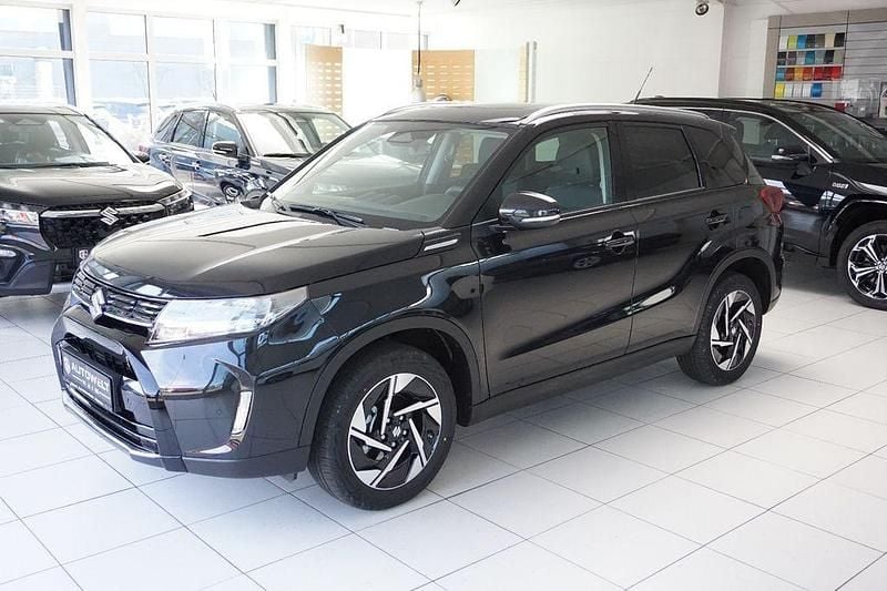 Neu Suzuki Vitara Comfort+ 102 PS (75 kW) 2025 Cosmic black pearl metallic SUV