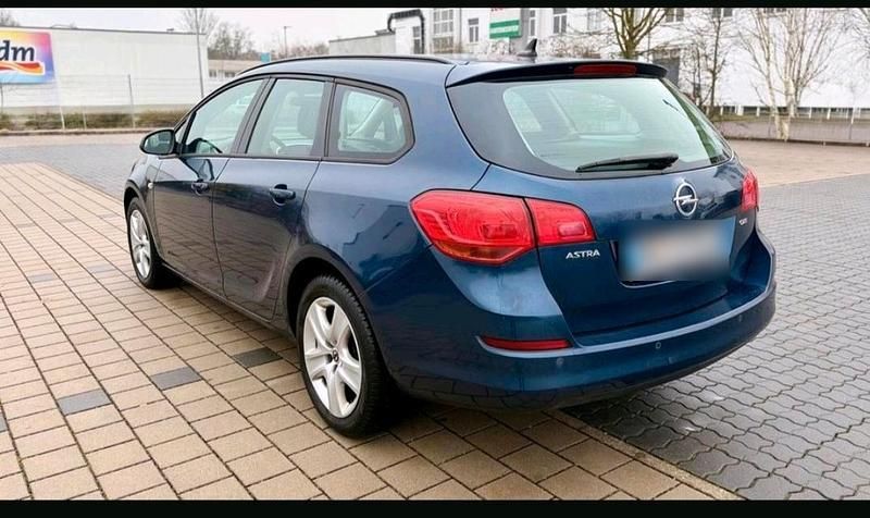 Gebraucht Opel Astra 110 PS (80 kW) 2011 Kombi