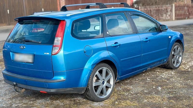 Gebraucht Ford Focus Titanium 136 PS (100 kW) 2005 Blau Kombi