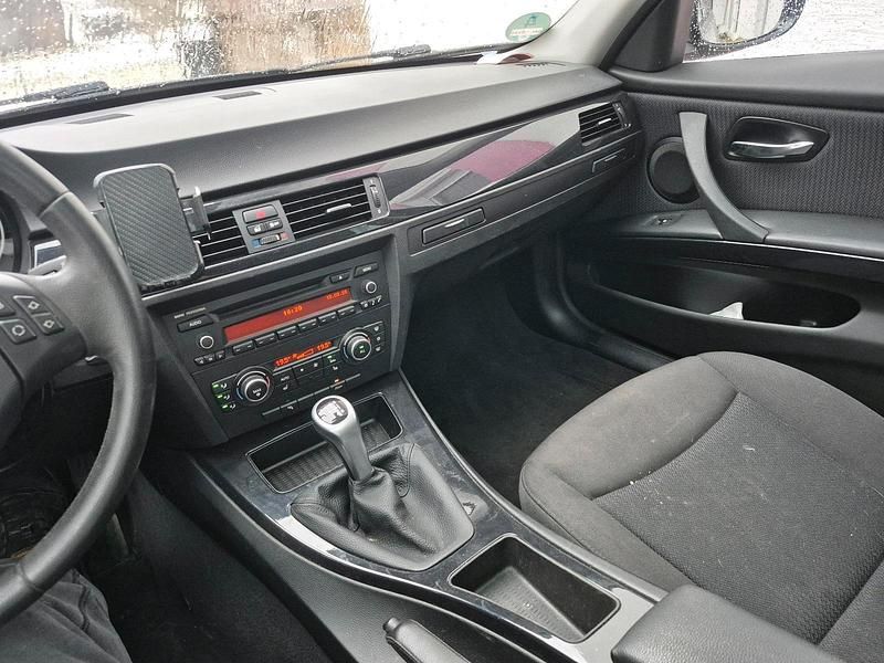 Gebraucht BMW 320 170 PS (125 kW) 2012 Silber Kombi