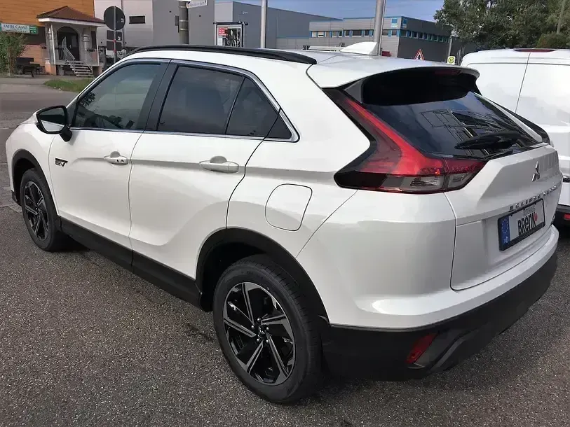 Second-hand Mitsubishi Eclipse Cross Basis 188 CP (138 kW) 2022 Alb SUV