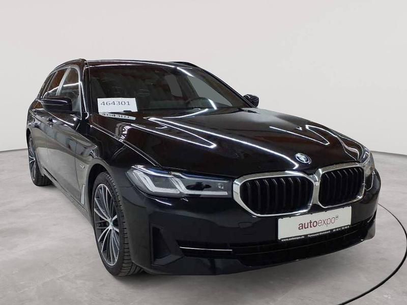 Schwarz uni Gebraucht 2022 BMW 530e Sport Line Kombi | 28.790 € (Guter Preis) - Bild 1/4