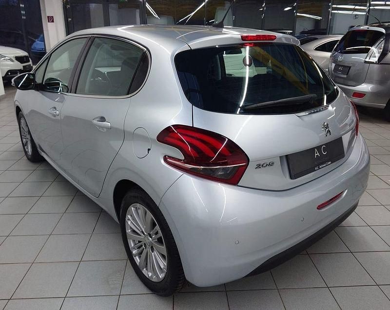 Gebraucht Peugeot 208 Allure 110 PS (80 kW) 2017 Grau Kleinwagen