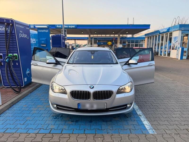 Silber Gebraucht 2013 BMW 530 Kombi | 9.500 € (Superpreis) - Bild 1/4
