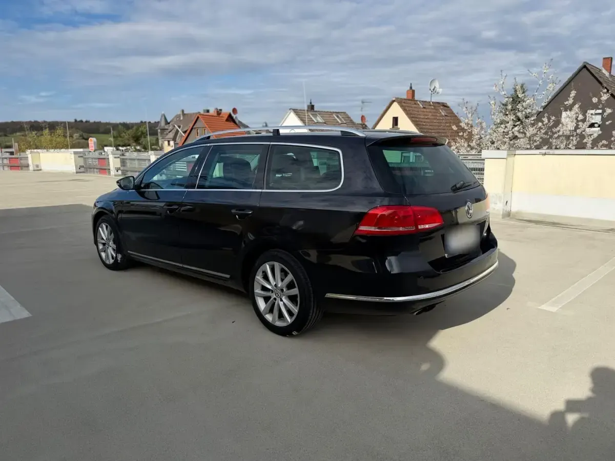 Gebraucht VW Passat Highline 140 PS (102 kW) 2012 Schwarz Kombi