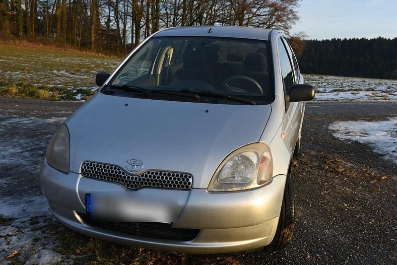 Silber Gebraucht 2001 Toyota Yaris Sol Kleinwagen | 1.450 € (Guter Preis) - Bild 1/4