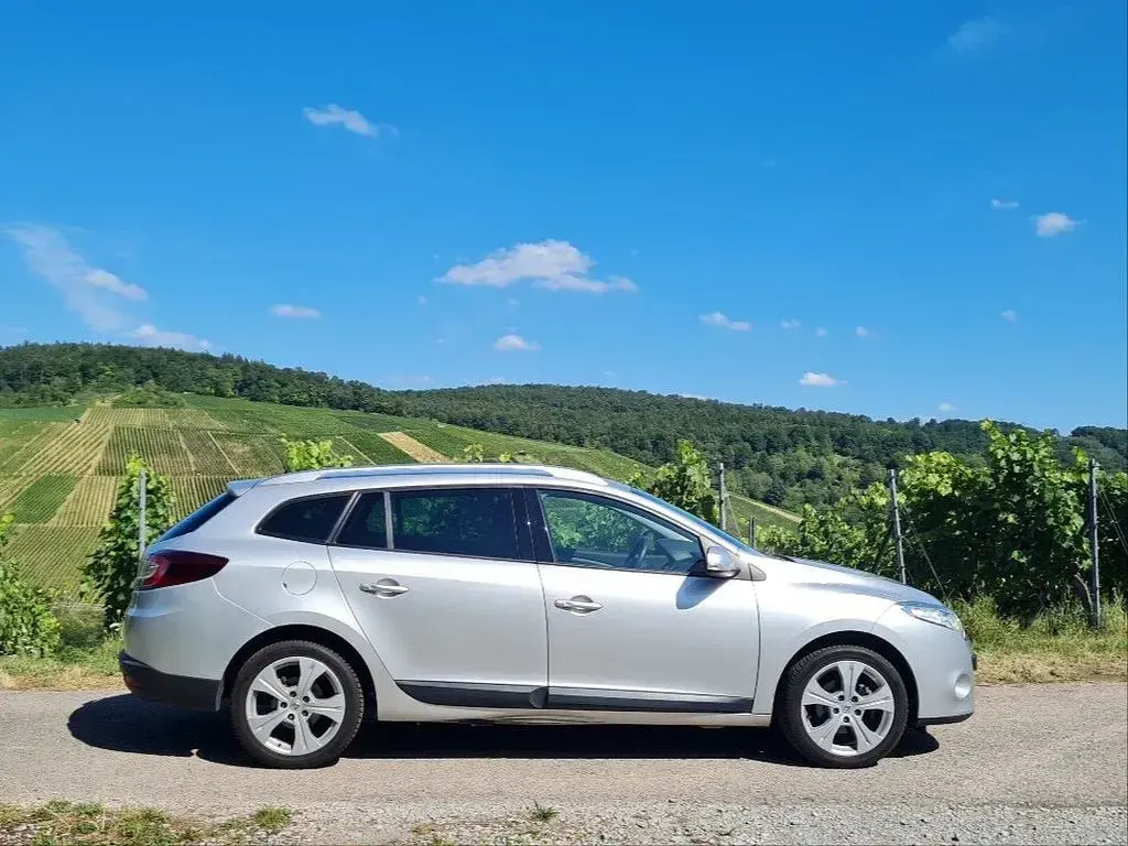 Gebraucht Renault Mégane III Dynamique 131 PS (96 kW) 2011 Silber Limousine