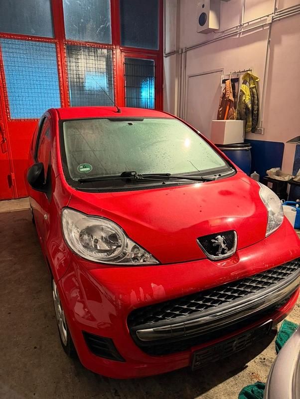Rot Gebraucht 2009 Peugeot 107 Kleinwagen | 800 € (Superpreis) - Bild 1/4