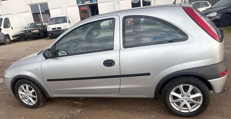 Second-hand Opel Corsa Comfort 58 CP (42 kW) 2001 Gri Hatchback