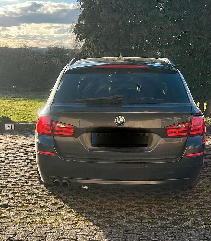Gebraucht BMW 520 184 PS (135 kW) 2011 Schwarz Kombi