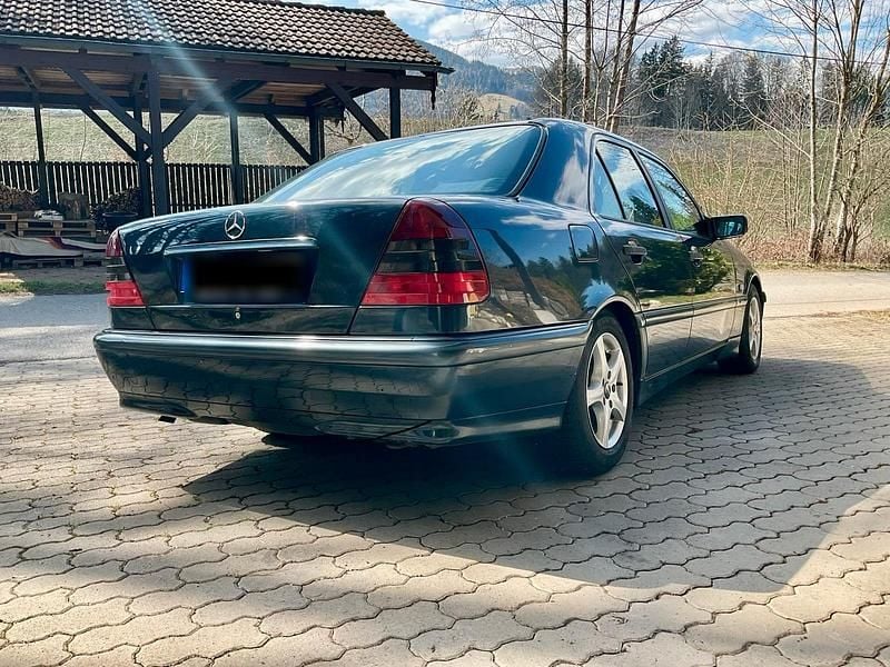 Gebraucht Mercedes C180 122 PS (89 kW) 1998 Schwarz Limousine