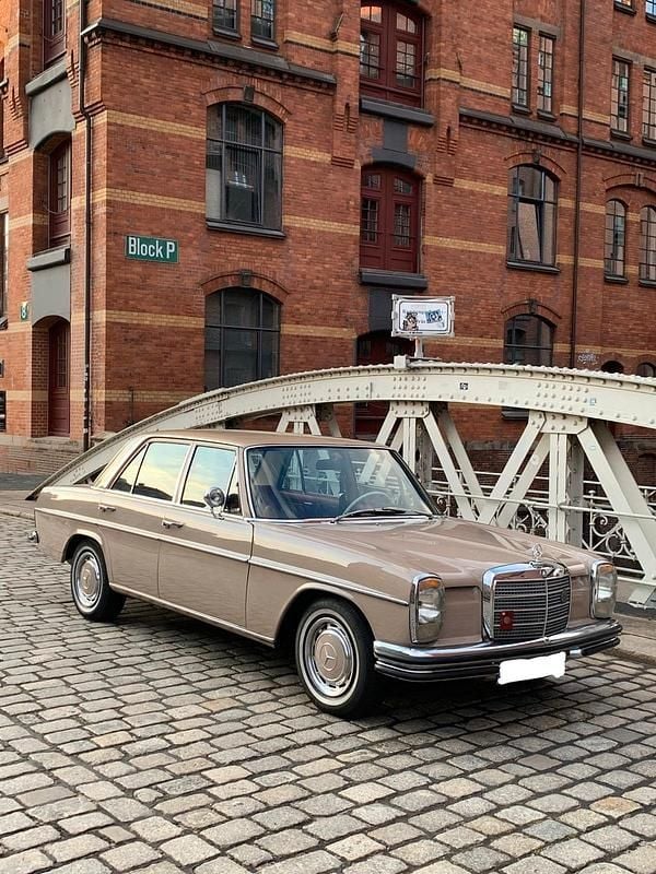 Gebraucht Mercedes W114 30 PS (22 kW) 1972 Beige Limousine