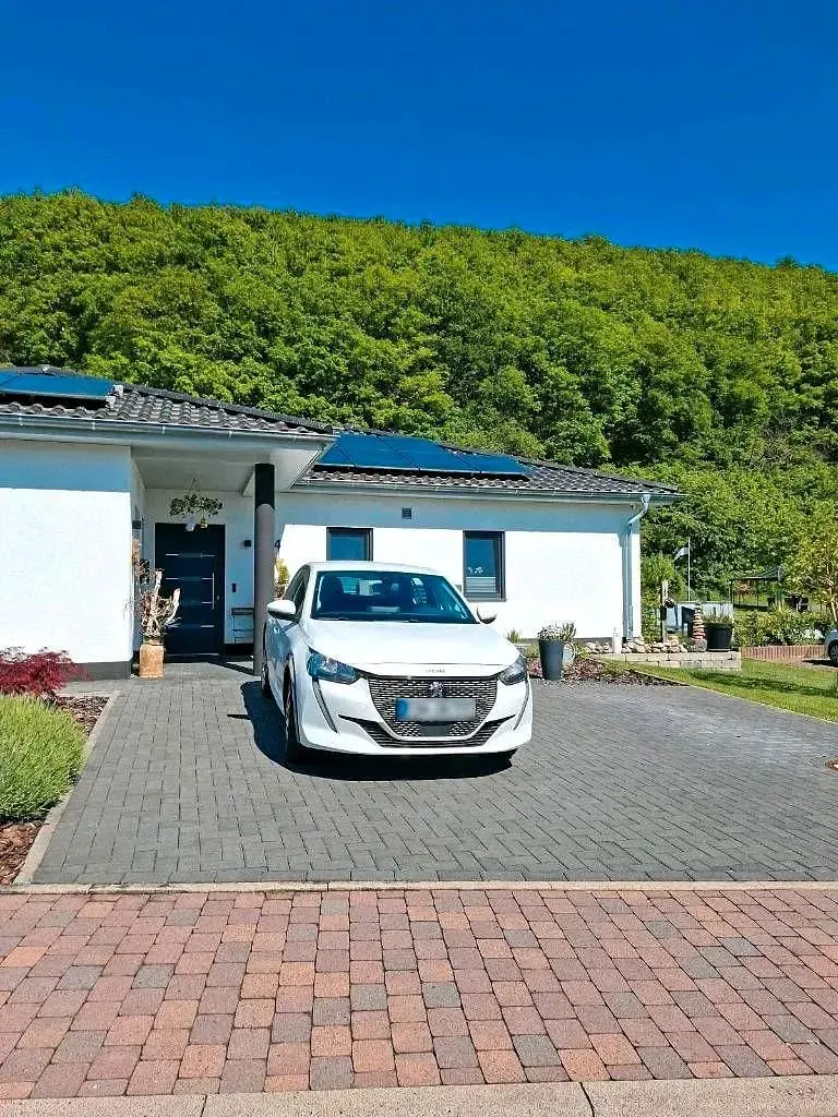 Gebraucht Peugeot e-208 Active 100 kW (136 PS) 2021 Weiß Kleinwagen