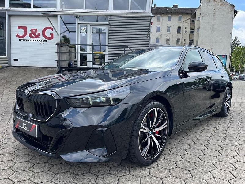 Schwarz Gebraucht 2025 BMW 540 M Sport Kombi | 69.990 € (Superpreis) - Bild 1/4