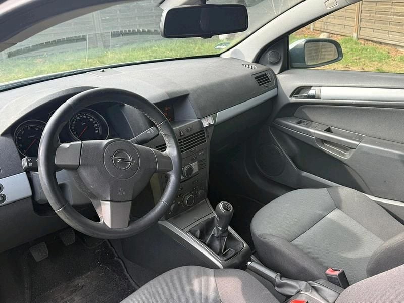 Gebraucht Opel Astra GTC 105 PS (77 kW) 2007 Silber Coupé