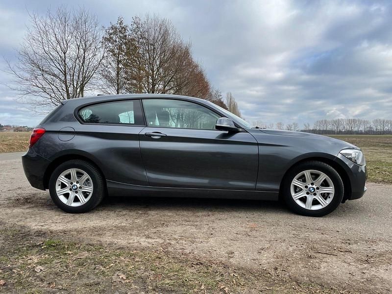 Gebraucht BMW 114 102 PS (75 kW) 2013 Grau Kleinwagen