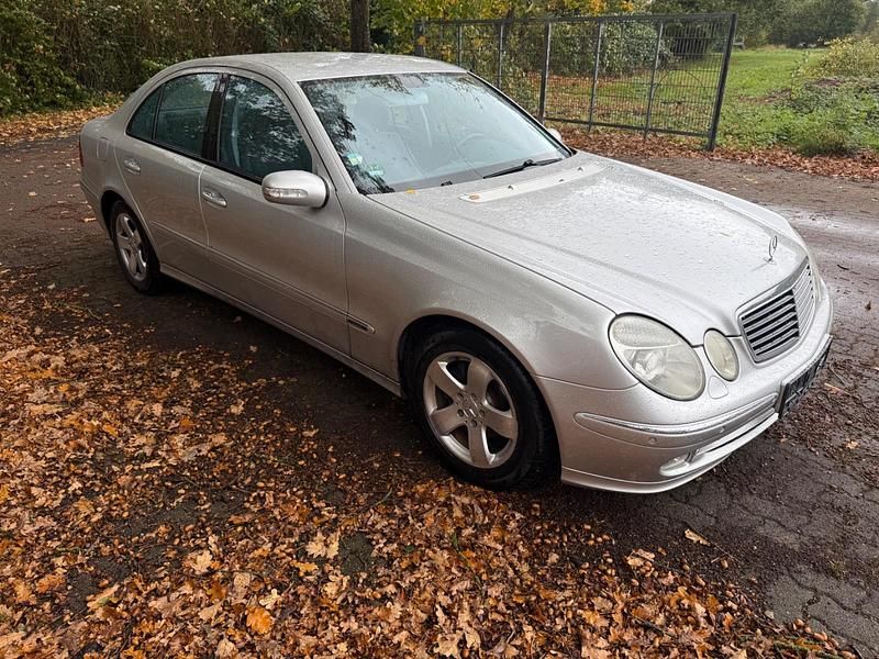 Gebraucht Mercedes E240 Avantgarde 177 PS (130 kW) 2002 Silber Limousine