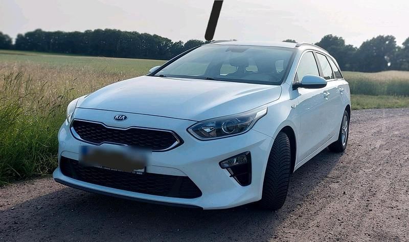 Weiß Gebraucht 2020 Kia Ceed Sportswagon Kombi | 17.500 € (Fairer Preis) - Bild 1/4