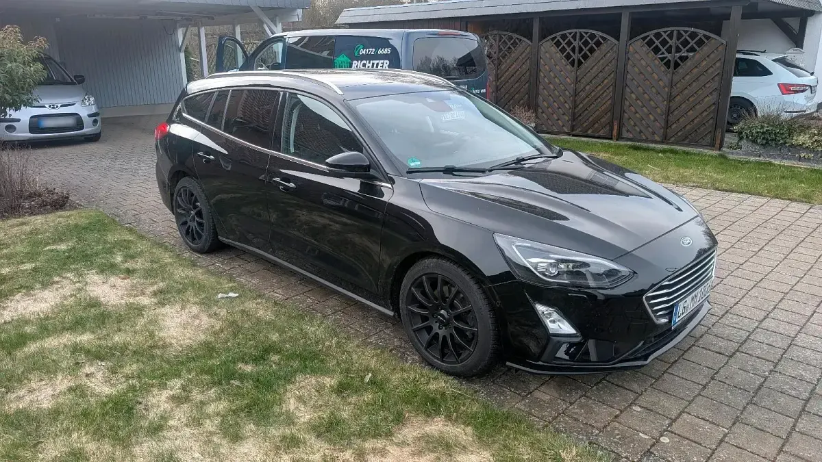 Gebraucht Ford Focus Titanium 140 PS (102 kW) 2019 Schwarz Kombi