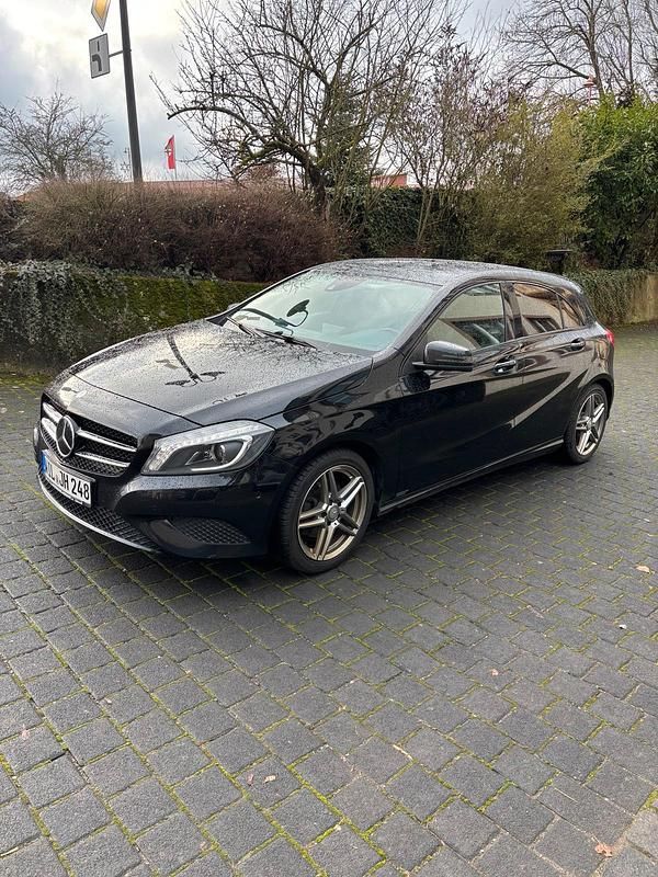 Gebraucht Mercedes A200 136 PS (100 kW) 2013 Schwarz Kleinwagen