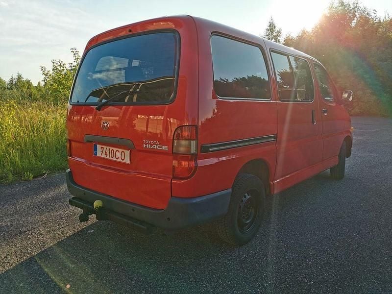 Rot Gebraucht 2000 Toyota HiAce Van / Kleinbus | 6.900 € - Bild 1/4