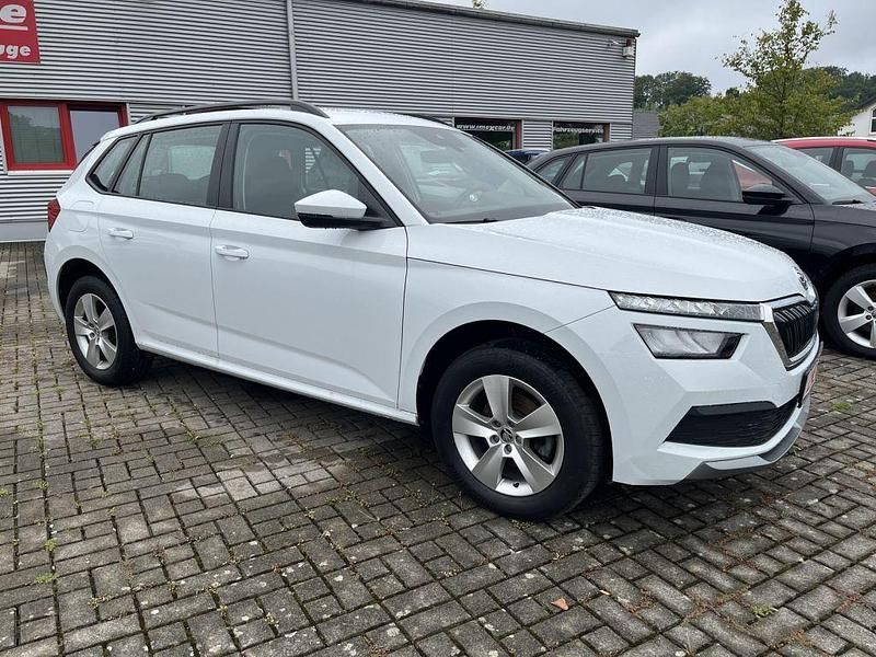 Gebraucht Skoda Kamiq Ambition 110 PS (80 kW) 2023 Moon weiss metallic (metallic) SUV