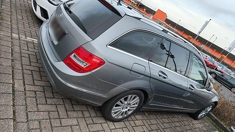 Gebraucht Mercedes C220 170 PS (125 kW) 2014 Grau Kombi