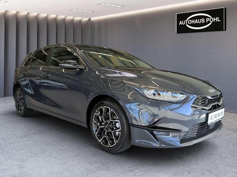 (h8g) dark penta metal m Neu 2025 Kia Ceed 4 Limousine | 26.750 € (Fairer Preis) - Bild 1/4