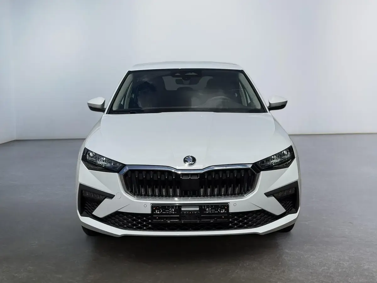 Neu Skoda Scala 150 PS (110 kW) 2026 Moon weiß metallic Kleinwagen