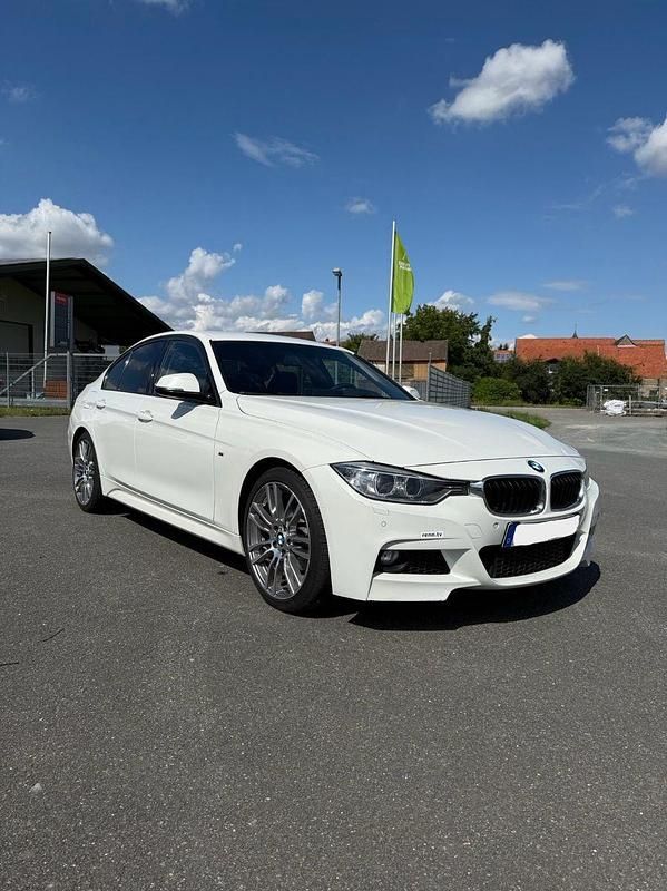 Weiß Gebraucht 2014 BMW 320 M Sport Limousine | 10.000 € (Fairer Preis) - Bild 1/4