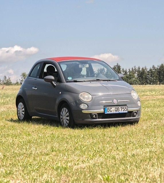 Grau Gebraucht 2010 Fiat 500C Lounge Cabrio | 5.190 € (Teuer) - Bild 1/4