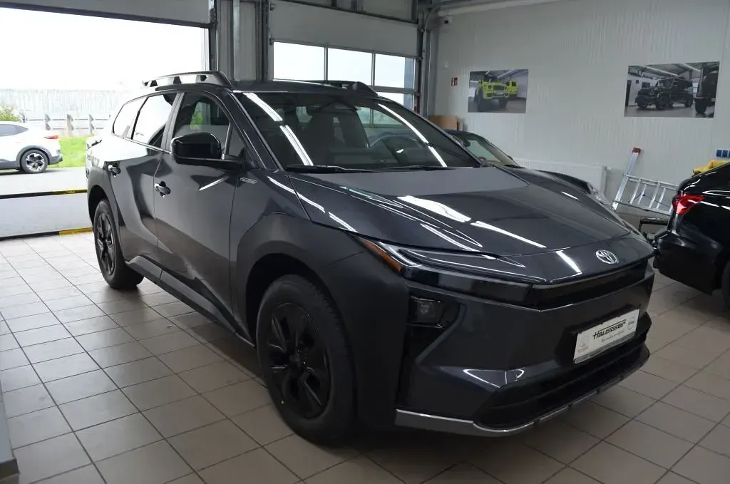 Neu Toyota bZ4X 164 kW (224 PS) 2026 Magnetite grey metallic SUV