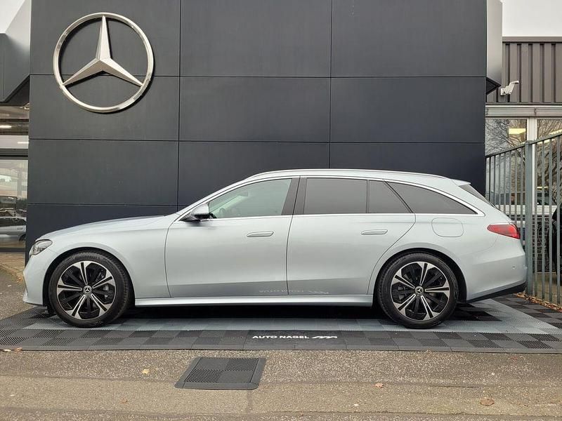 Gebraucht Mercedes E300 Advanced Plus 313 PS (230 kW) 2024 lack hightechsilber Kombi