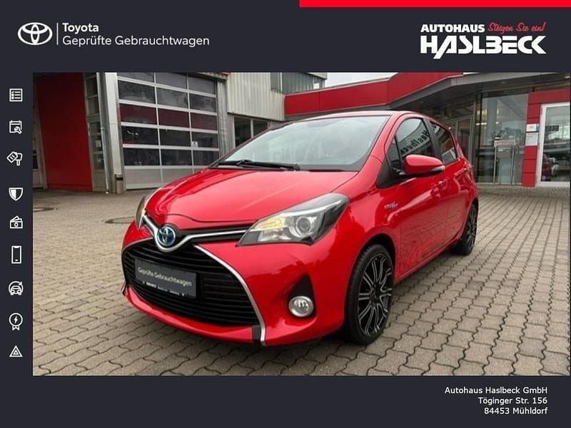 Rot Gebraucht 2015 Toyota Yaris Hybrid Comfort Kleinwagen | 10.440 € (Fairer Preis) - Bild 1/4